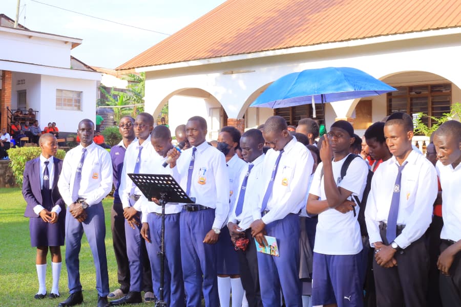 Candidates Presenting Manifestos